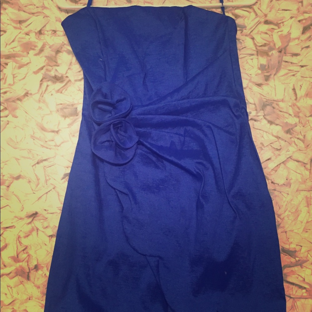 Beautiful deep blue cache dress!